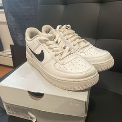 Air Force 1s SIZE 6Y