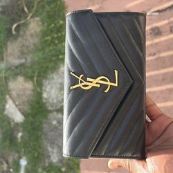 CASSANDRE MATELASSÉ LARGE FLAP WALLET IN GRAIN DE POUDRE LEATHER