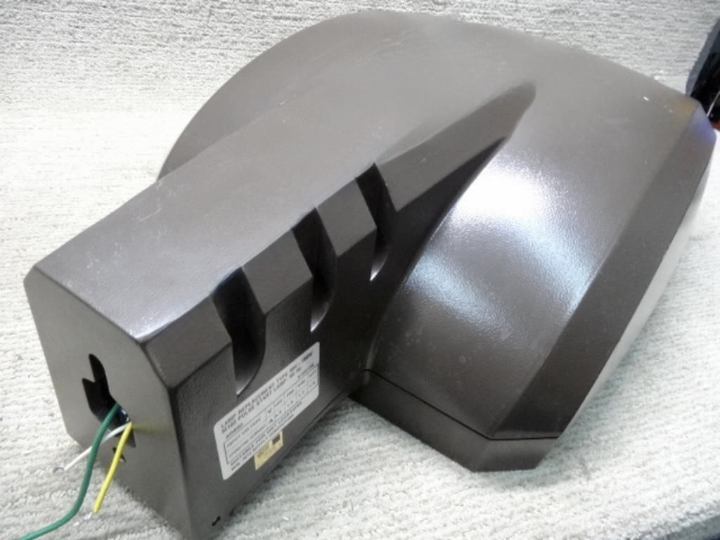 COMMERCIAL GRADE STREETLIGHT