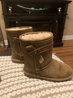 Girls bearpaw boots size 13