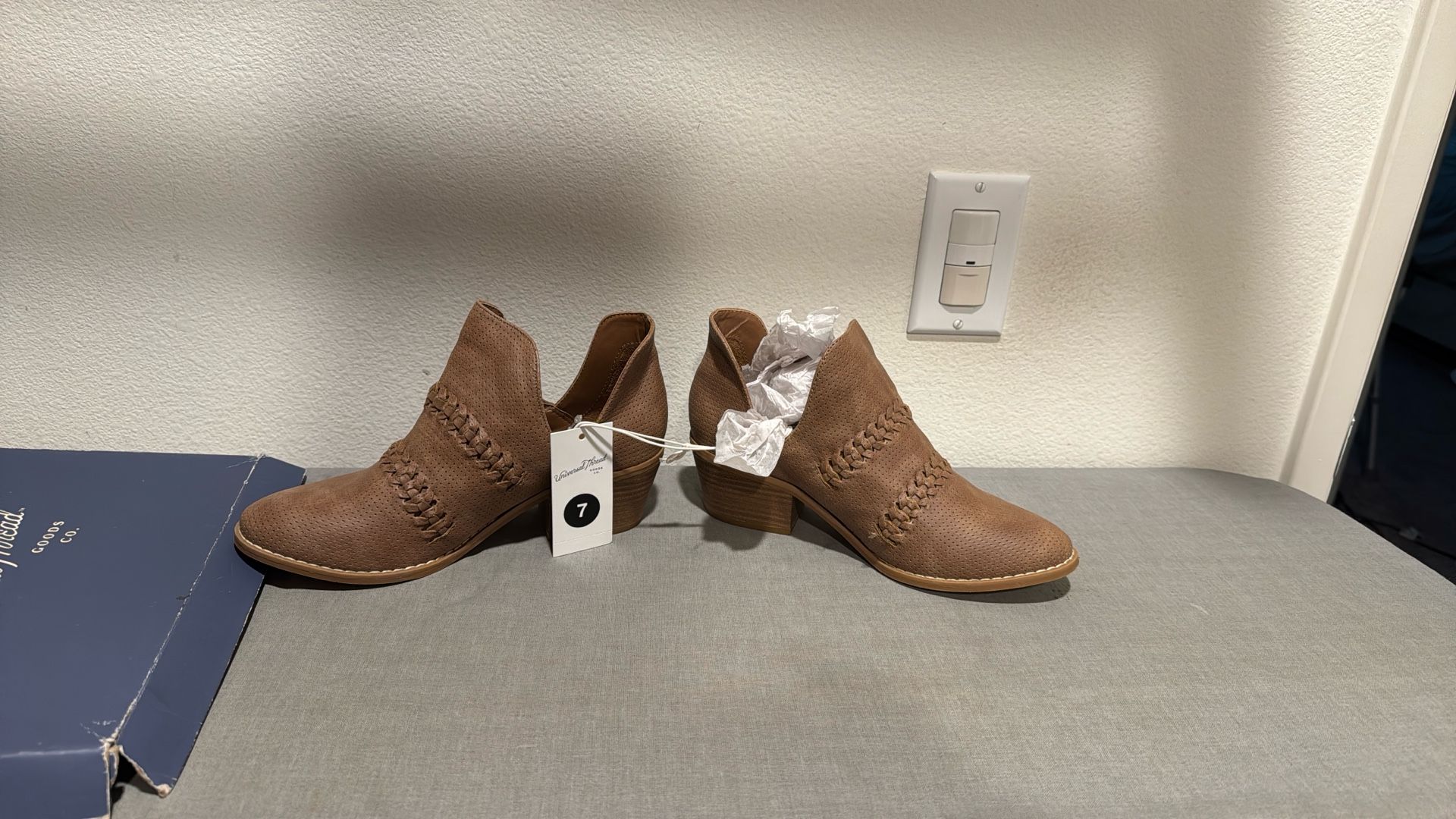 Brown Universal Thread Boots Women’s Size 7