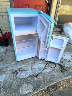 Galanz Retro 2-door mini fridge (turquoise)