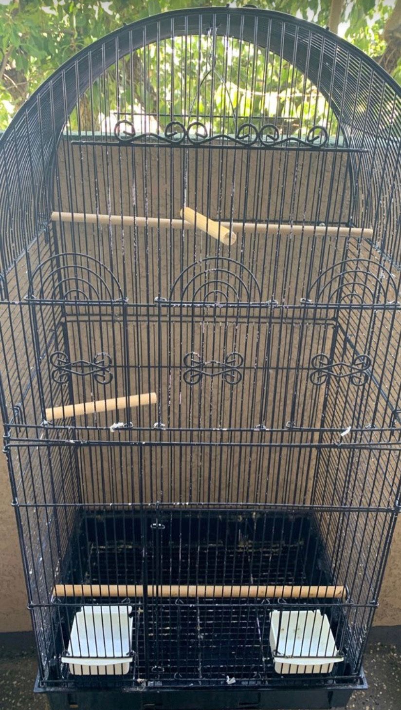 Bird cage . Good condition.