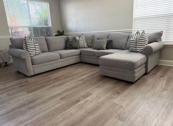 Large Gray Sectional Sofa w/ Chaise & Accent Pillows