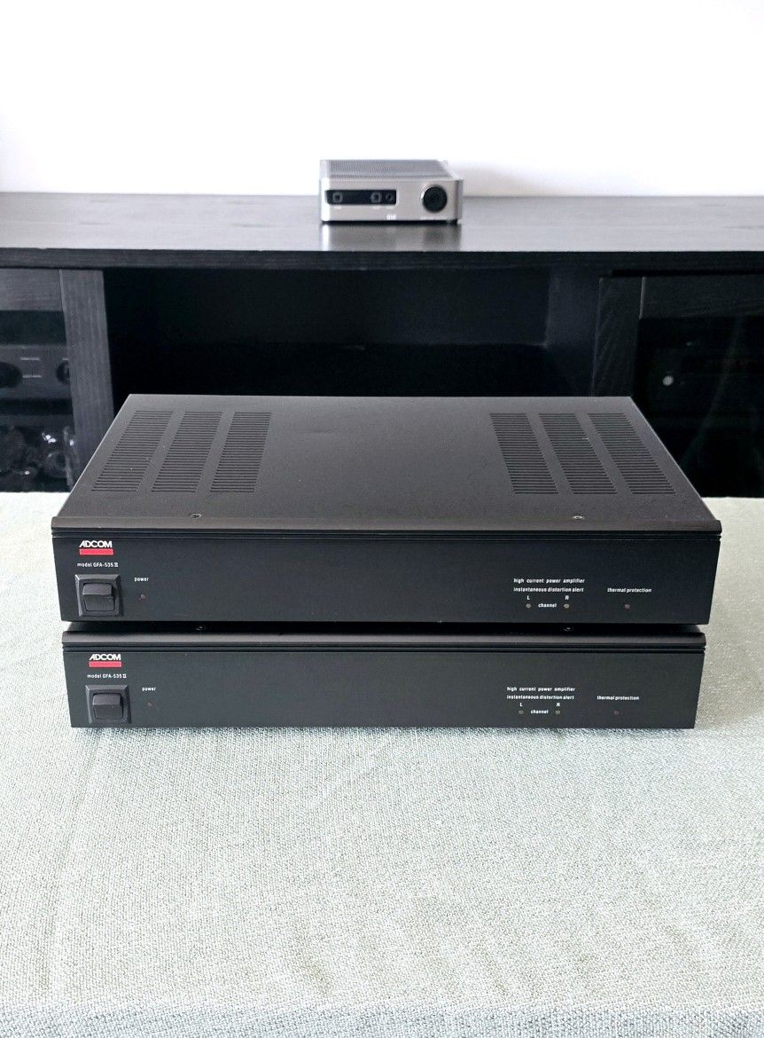 Adcom Model GFA-535 II 2 Channel Amplifier Power Amp