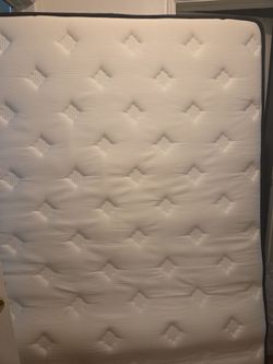 Colchon semi nuevo $130