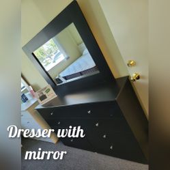 Dresser With Mirror 