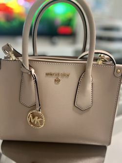 Michael Kors Top Zip with Divider Crossbag (Powder Blush with gold). Negotiable or OBO. Serious inquiries ONLY!