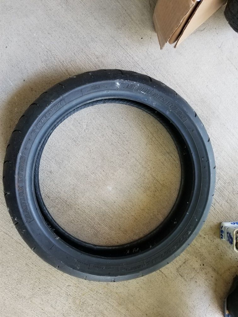 Motorcycle tire. 120 70 17