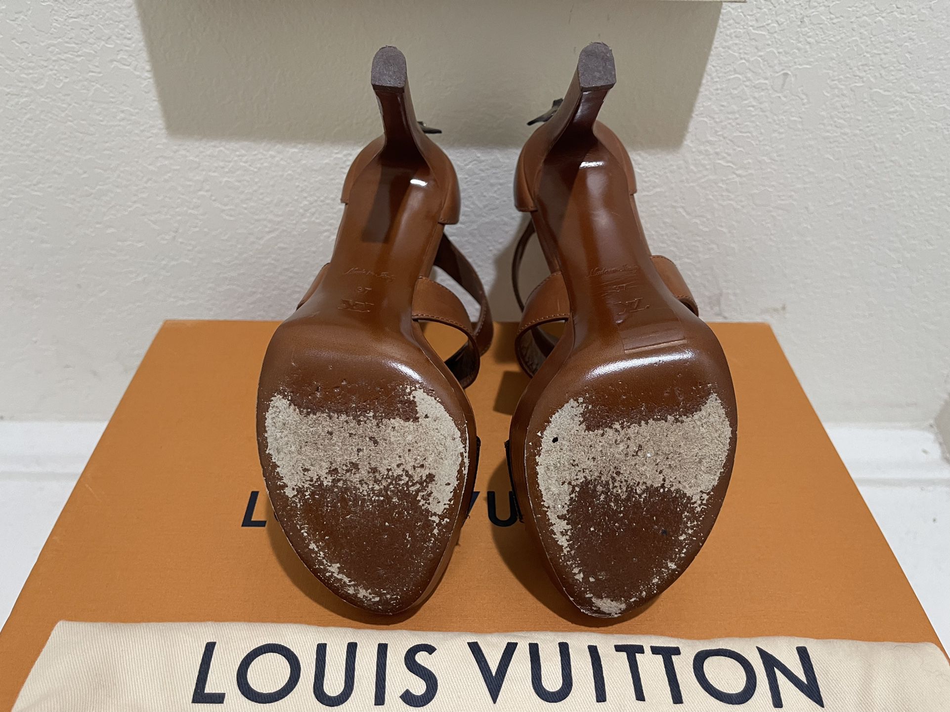 Louis Vuitton Slides for Sale in Caddo Mills, TX - OfferUp