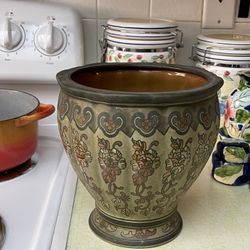 Pretty Vintage Ceramic Pot 