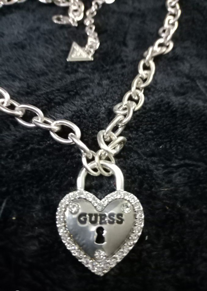 GUESS Heart Pendant Necklace/Chain
