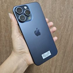 iPhone 15 Pro Max (Unlocked) 256GB 