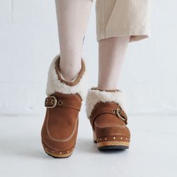 FREE PEOPLE  Oak Genuine ShearlingClog Boots NWOT