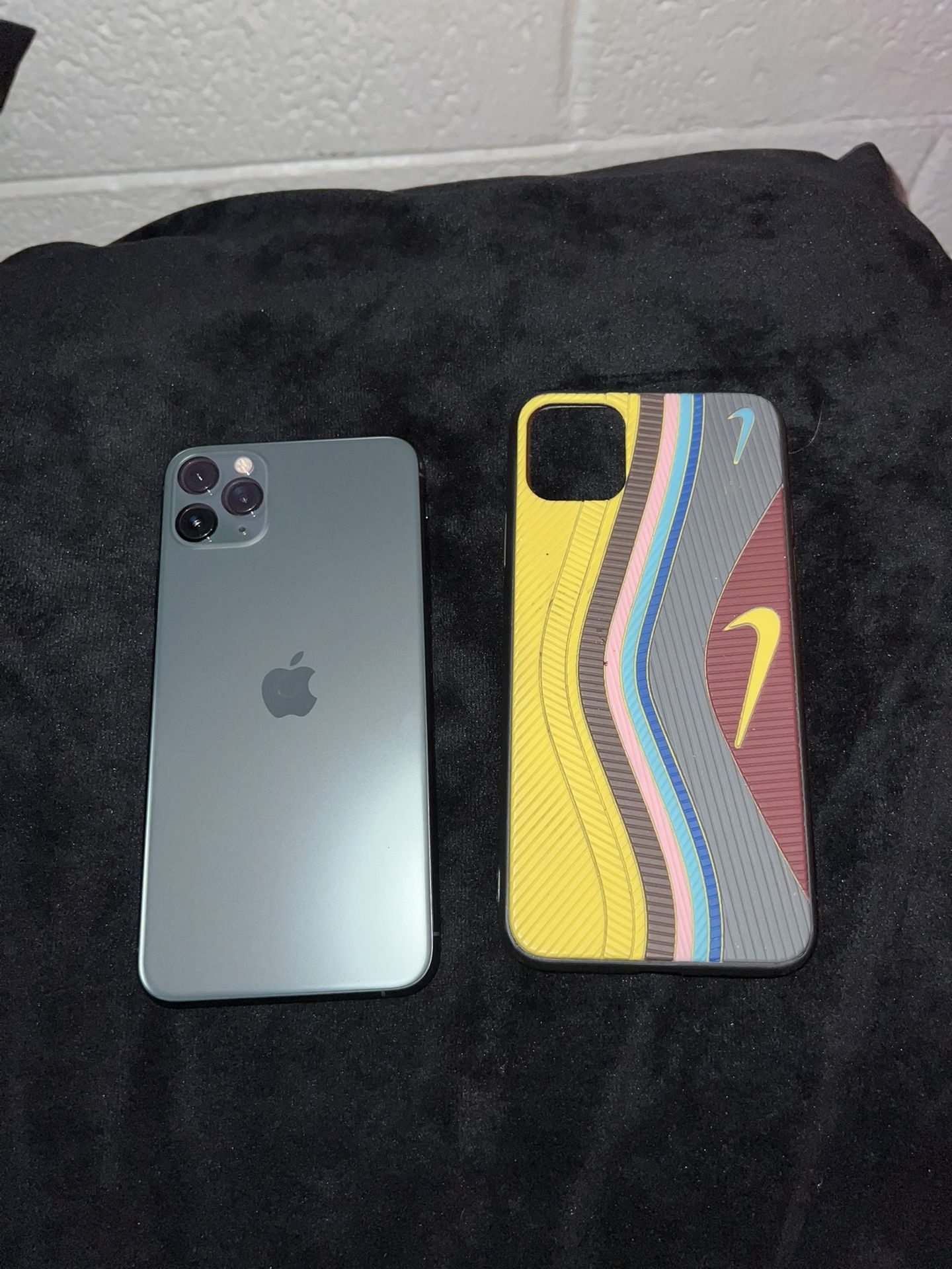 Iphone 11 Pro Max With Privacy Screen