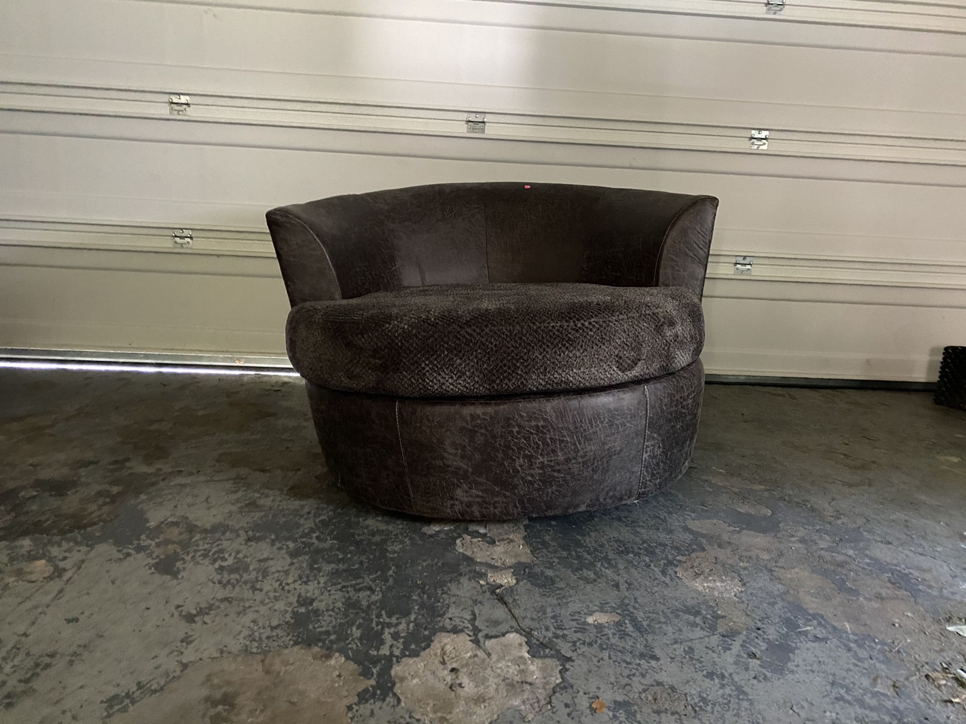 Round chair from Value City