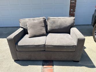 Free love seat