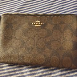 COACH DOUBLE ZIPPER OPENINGS