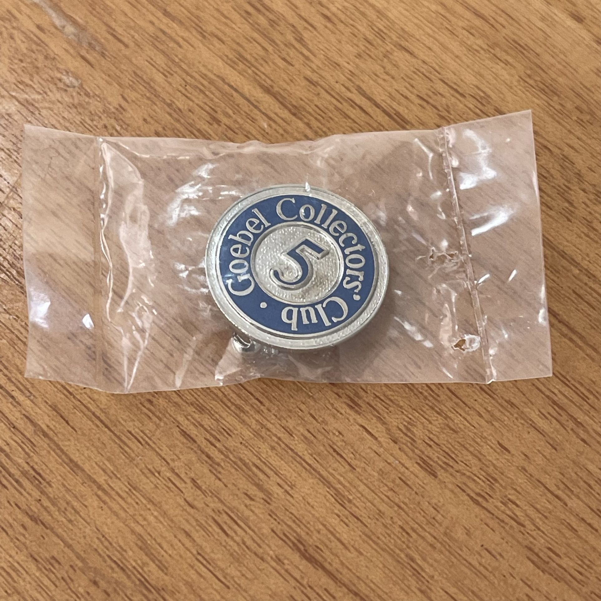 Vintage 5 year Goebel Collector's Club Lapel Pin