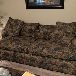 La Z Boy Couch / Hide a Bed