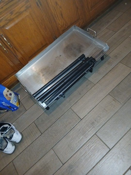 36 Inch Flattop Grill W Full Gas Tank