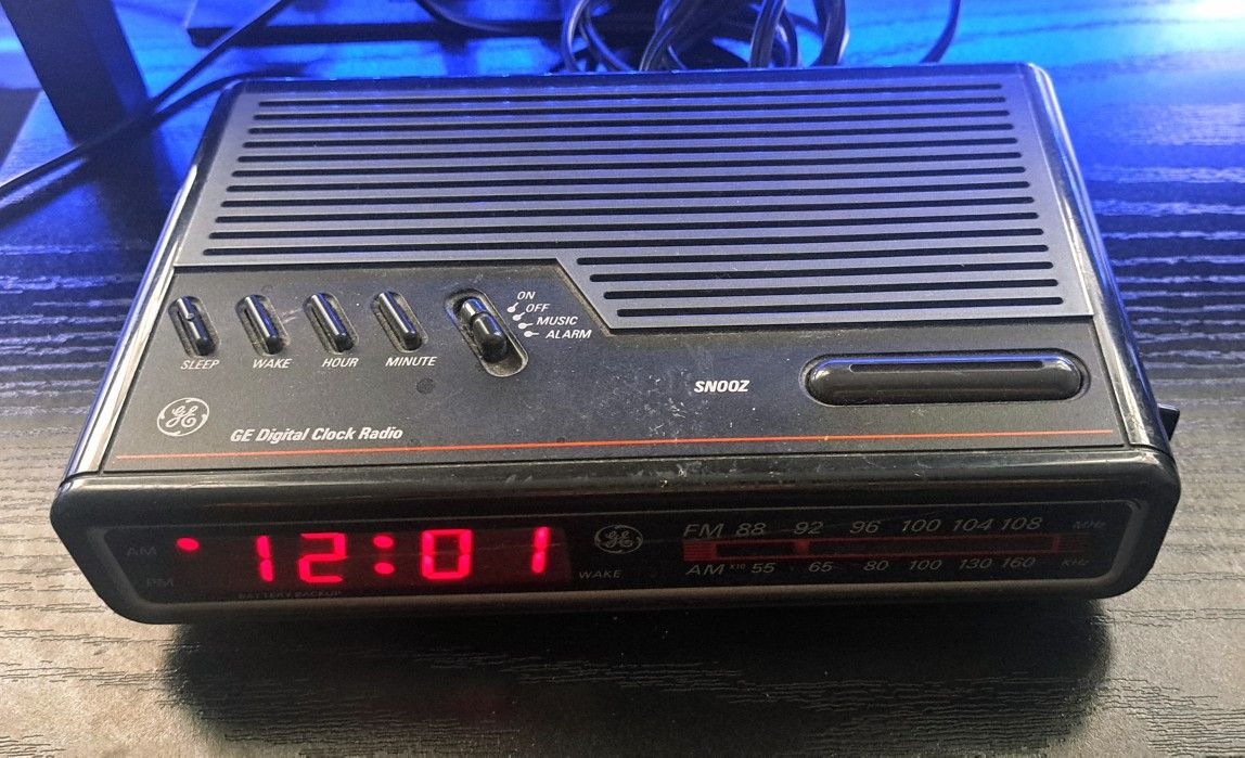 Vintage 1980s GE Digital AM/FM  Clock Radio Alarm Retro Model 7-4612A Tested
