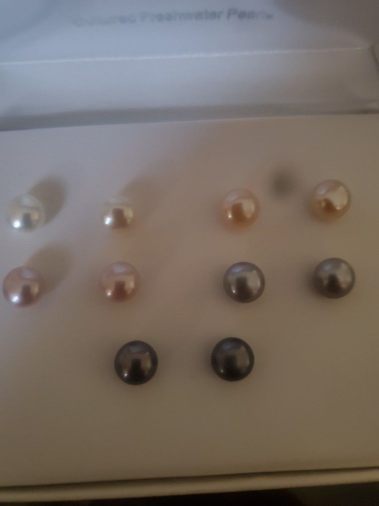 New In Box 5 Pairs Of Fresh Water Pearl Earrings Studs All For $30