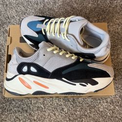 Adidas Yeezy’s 700 Men Size 8