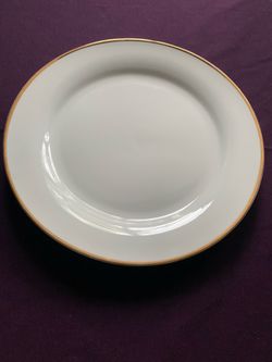 12 Gibson plates, white with gold trim 10”