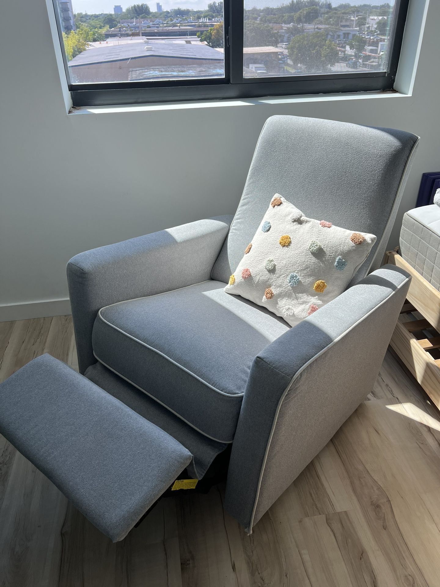 Rocker Recliner Chair for Sale in Miami, FL - OfferUp