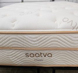 LIKE NEW - Queen Saatva Classic Plush Mattress - Delivery Available 