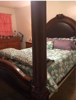 4 Poster Kings Bed. Queen size