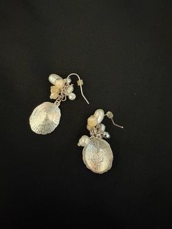 Shell earrings from Tommy Bahama