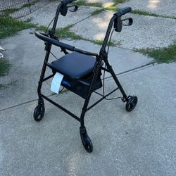 Rollator With Brakes/seat/storage