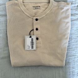 NEW WITH TAGS - MEDIUM LONG SLEEVE UNTUCKIT SHIRT 