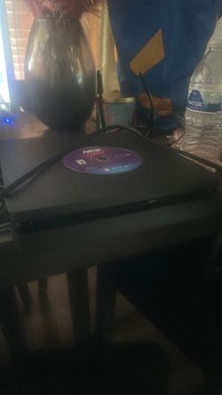 Playstation 4 good condition works fine no overheating
