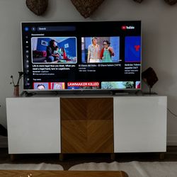 Modern TV Stand With Storage 
