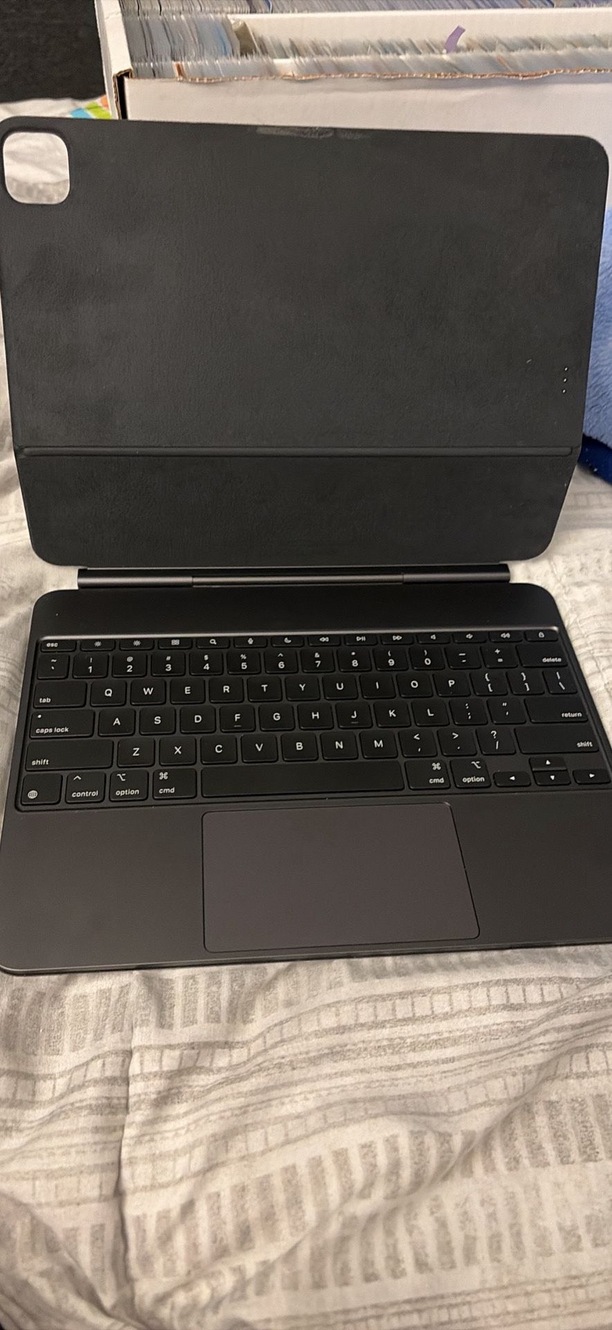 2024 iPad Pro 13-in Magic Keyboard