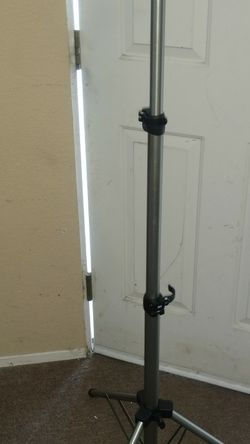 TRIPOD 3 SECTION WITH ADJUSTABLE HEIGHT H-5000 $30