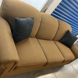 Sturdy Comfy Couch (free delivery)