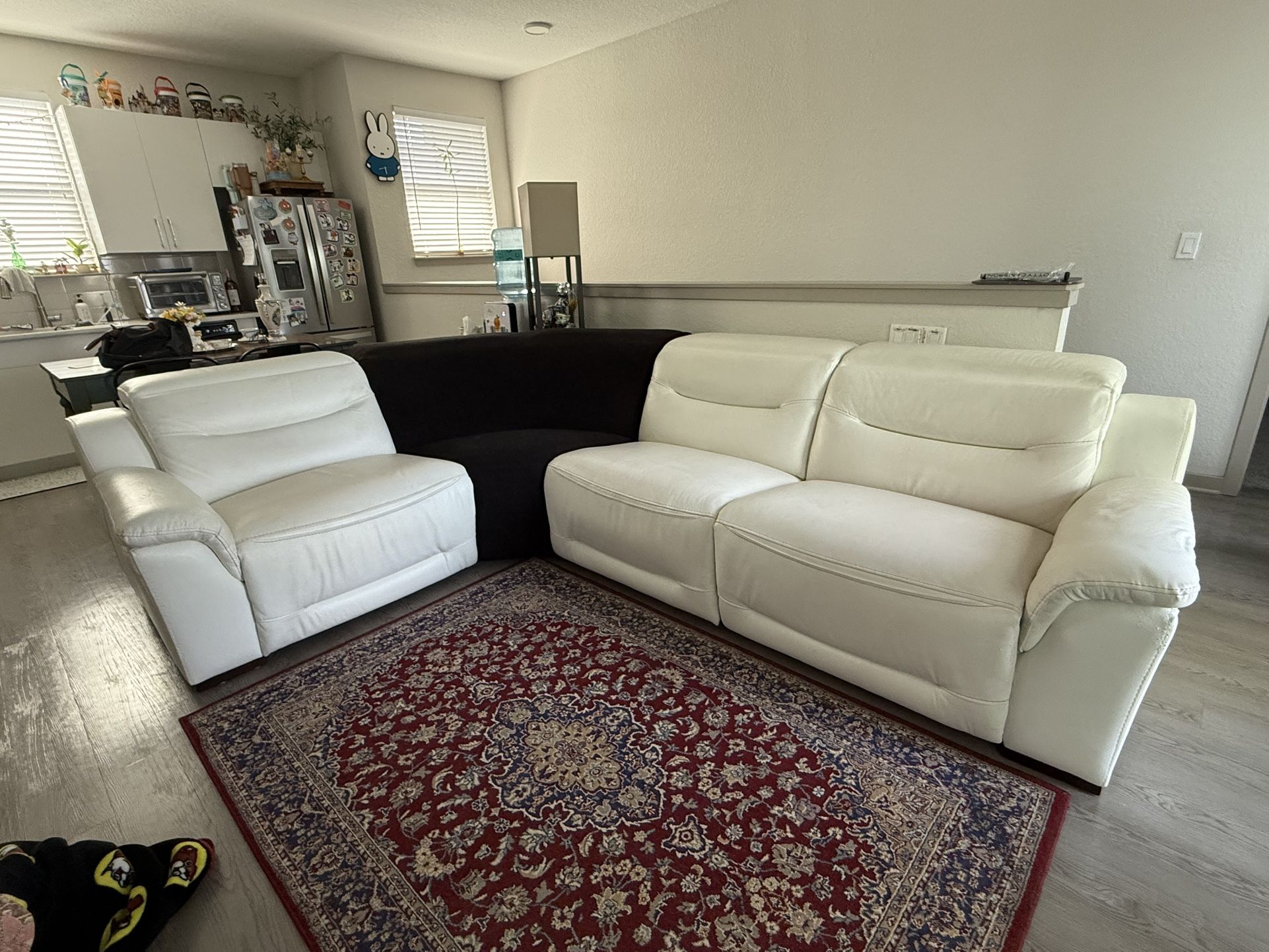 5pc leather Rooms To Go Recliner Sofa