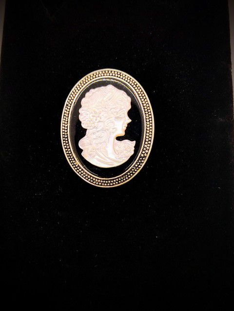Vintage Cameo (Mother Of Pearl )