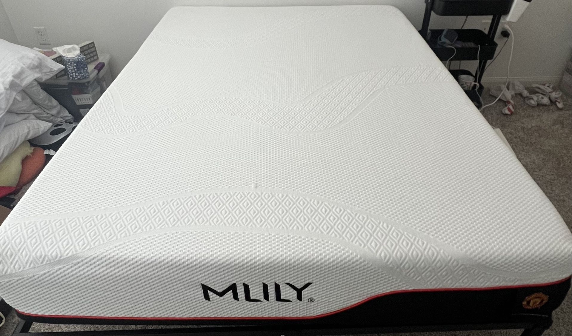 MLily Queen bed