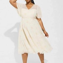 NWT
Torrid Size 16  Ivory and gold flutter sleeve midi Length Dress