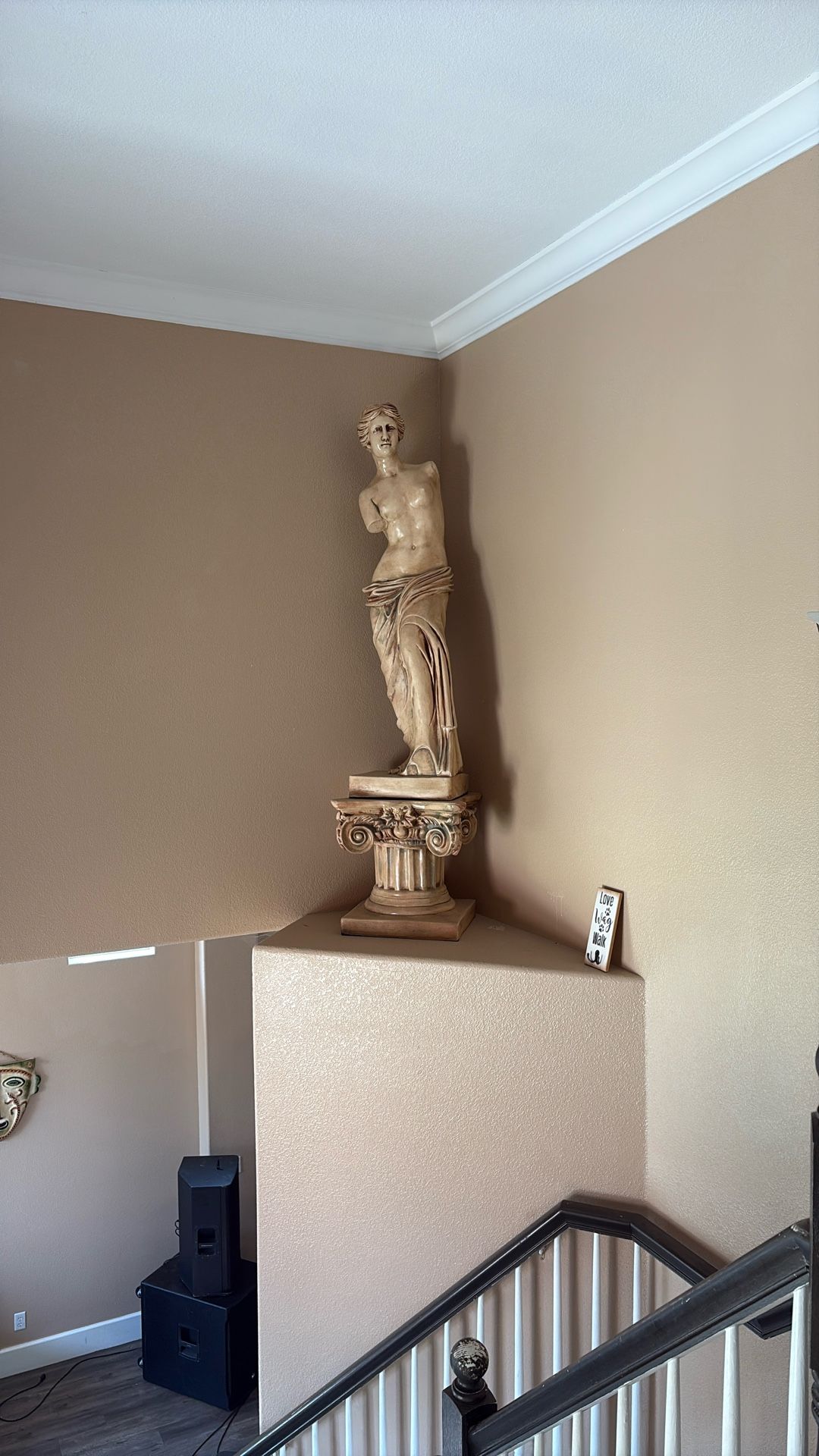 Venus de Milo decorative sculpture on classic pedestal