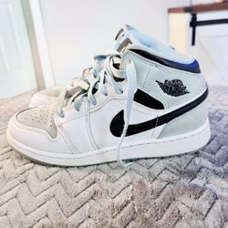 Nike Air Jordan 1 SE Mid Ice Blue Shoes Sz 4.5Y