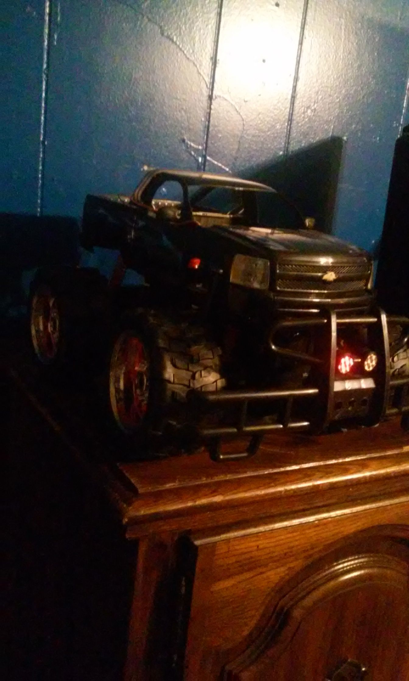 9.6v needs battery and remote