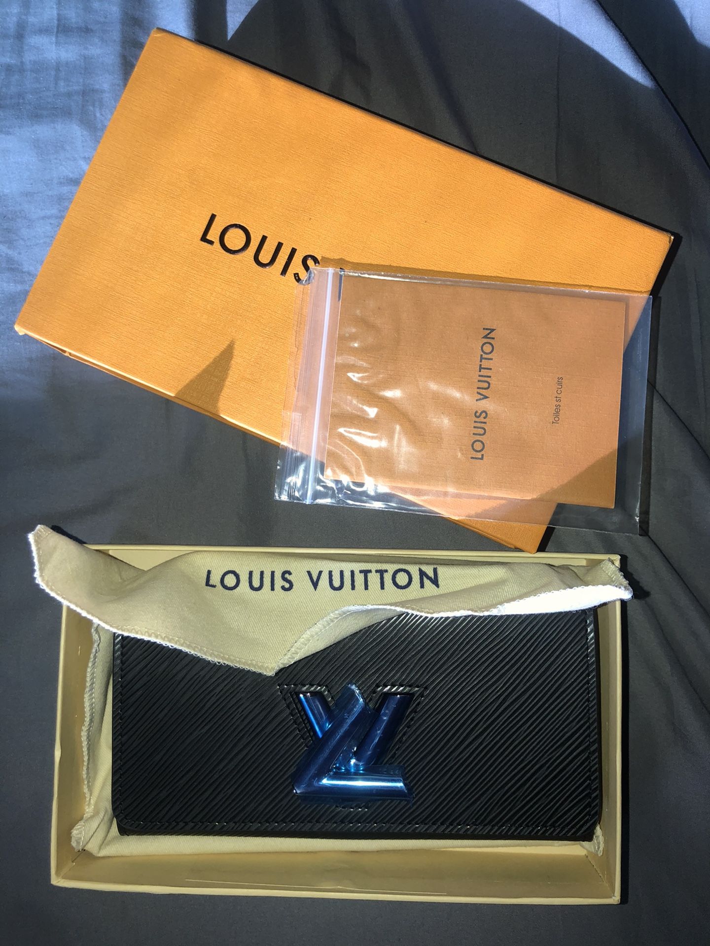 Louis Vuitton Card Holder for Sale in Orange, CA - OfferUp