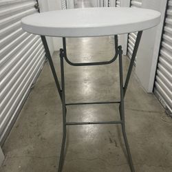 32 cocktail Table