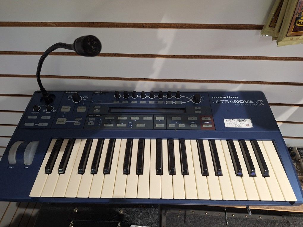 NOVATION ULTRA NOVA SYNTHESIZER